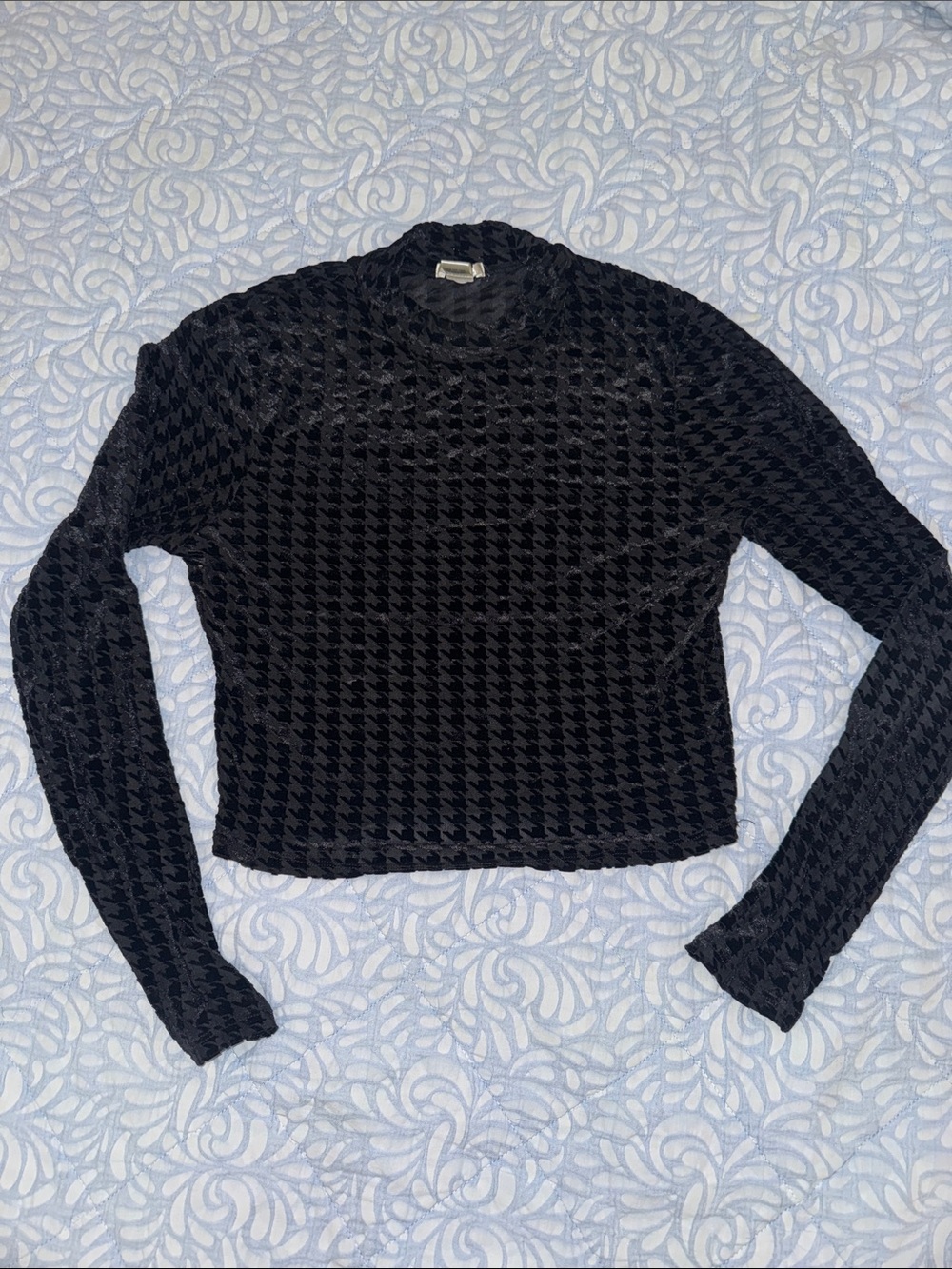 Bozzolo Velvet Black Textured Houndstooth Long Sleeve Crop Top